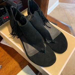 ADAM TUCKER SANDALS size 7